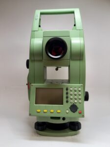 دوربین نقشه برداری کارکرده لایکا TCR802 POWER