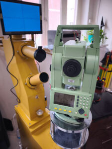 TCR805 POWER-  لیزردار – توتال استیشن لایکا